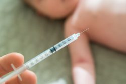 Прививка от дифтерии детям