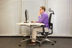 Как правильно сидеть, чтобы сохранить красивую осанку? Упражнения для исправления сколиоза