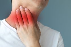 Заглоточный абсцесс: симптомы и лечение