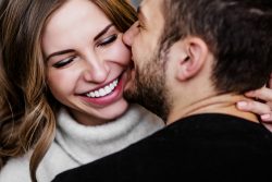 Вопросы девушке и парню, которые сближают людей: эксперимент Артура Арона. 36 вопросов для сближения